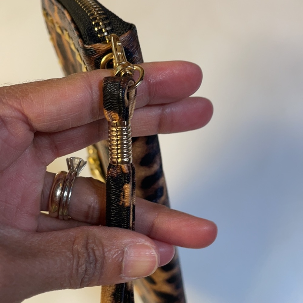 Leopard Wristlet - Picture 5 of 7